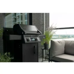 Elektrogrill Napoleon Rogue EQ 365 -Campingbedarf Geschäft mattschwarzer elektrogrill napoleon rogue eq 365 platz fuer stauraum im grillwagen 1000 9 27817