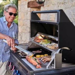 Outdoorküche Napoleon OASIS Compact 105 Mit BIG32-1 Und Einbau Sizzle Zone, Mattschwarz -Campingbedarf Geschäft napoleon oasis compact 105 mattschwarz big32 sizzle zone safety glow drehregler warmhalterost 1000 11 28162