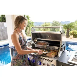 Outdoorküche Napoleon OASIS Compact 105 Mit BIG32-1 Und Einbau Sizzle Zone | Ausstellungsstück -Campingbedarf Geschäft oasis compact 105 big32 einbaugrill sizzle zone napoleon outdoor kitchen drehspiess infrarot heckbrenner 1000 11 28670