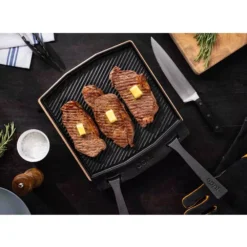 Ooni Doppelseitige Grillpfanne Aus Gusseisen -Campingbedarf Geschäft ooni pizzaofen zubehoer dual sided grizzler plate inklusive holz servierbrett 1000 3 25105