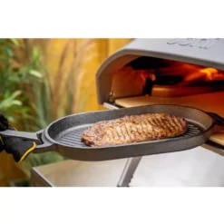 Ooni Grillpfanne Aus Gusseisen -Campingbedarf Geschäft ooni pizzaofen zubehoer iron gizzler pan gusseiserne grillpfanne 1000 4 26124