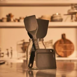 Ooni Teigwerkzeug-Set -Campingbedarf Geschäft ooni teigwerkzeug set 3teilig teigschaber easy lift teigspatel teigmischspatel polypropylen schwarz 1000 5 27755