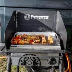 Grillplatte Petromax Grillplatte Für Gastisch 12 Grillplatte Petromax Grillplatte Für Gastisch -Campingbedarf Geschäft petromax grillplatte passend fuer ge45 ge90 gastische aus edelstahl 1000 4 25965