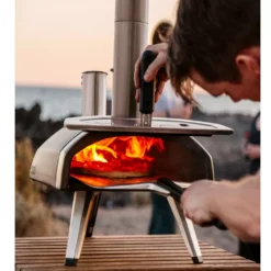 Holzpellet-Pizzaofen Ooni Fyra 12 Wood Pellet Pizza Oven | Ausstellungsstück -Campingbedarf Geschäft picknick pizzaofen ooni fyra 12 tuer mit sichtschlitz 1000 11 28684