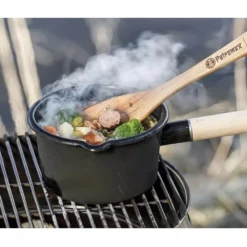 Petromax Emaille-Stieltopf, Schwarz, 1 Liter -Campingbedarf Geschäft robustes kochgeschirr outdoor kueche kratzfeste oberflaeche emaille stieltopf petromax zubehoer 1000 3 26166