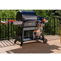 Pellet-Smoker Traeger Ironwood International + Pelletsensor -Campingbedarf Geschäft traeger holzpelletgrill smoker ironwood international even flow hitzeschild gleichmaessiges grillen 1000 14 24771